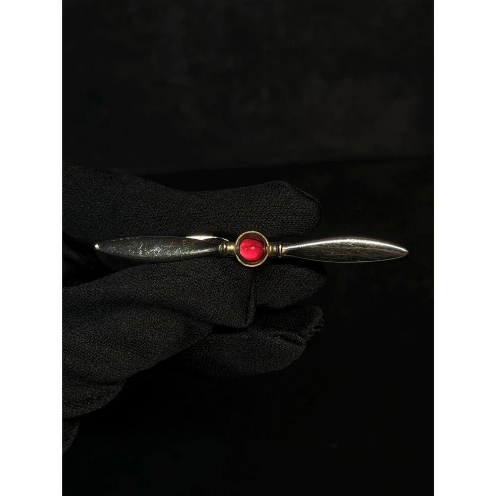 Unbranded vintage hickok
